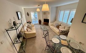 2 Bed 2 Bathroom Gated Apartment 1 Inc Free Parking